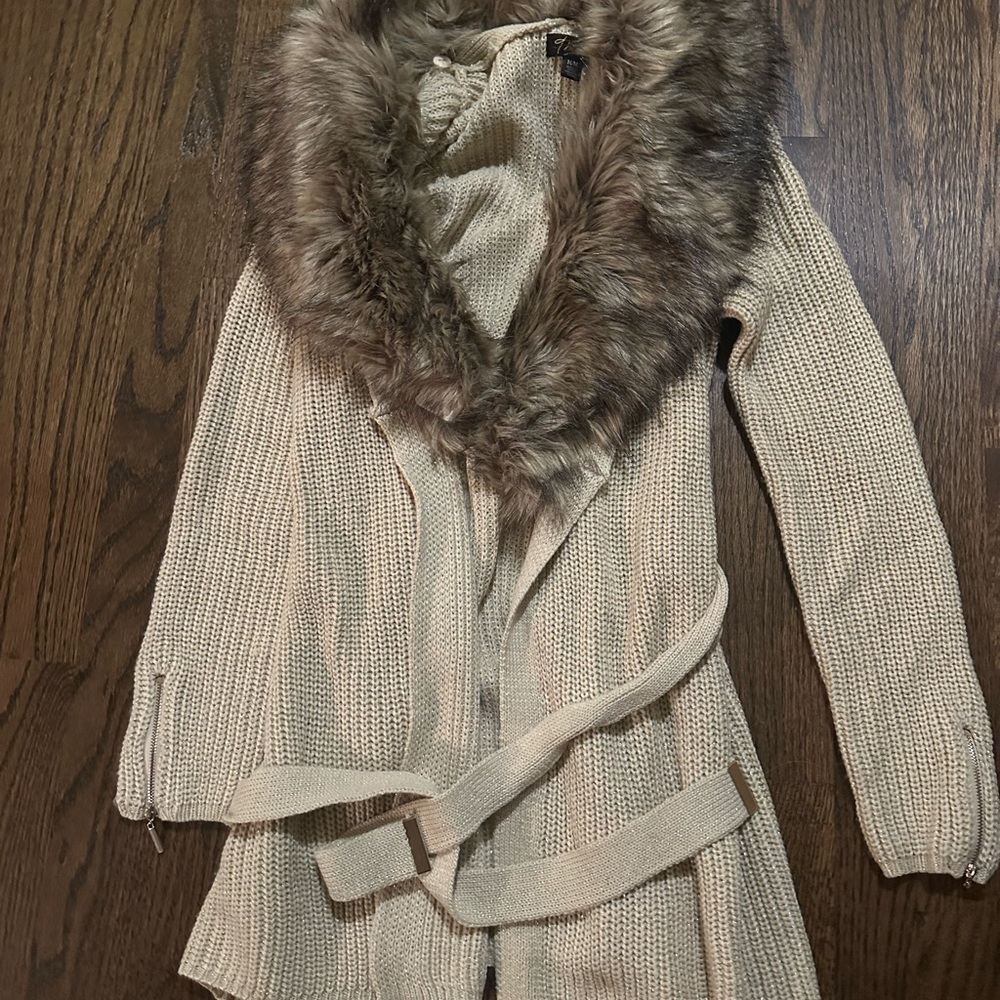 Women’s Thalia sweater size M
